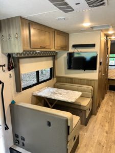 2020 Coachmen Pursuit 29’ Motorhome w/ Super Slide Photo